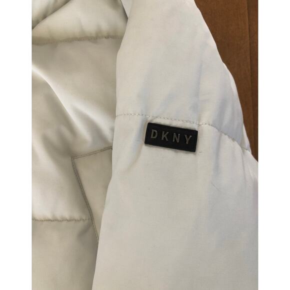 DKNY White Puffer Down coat with detachable fur on hood size medium - Picture 7 of 12
